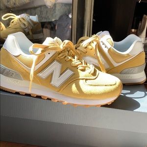 Women’s new balance shoes